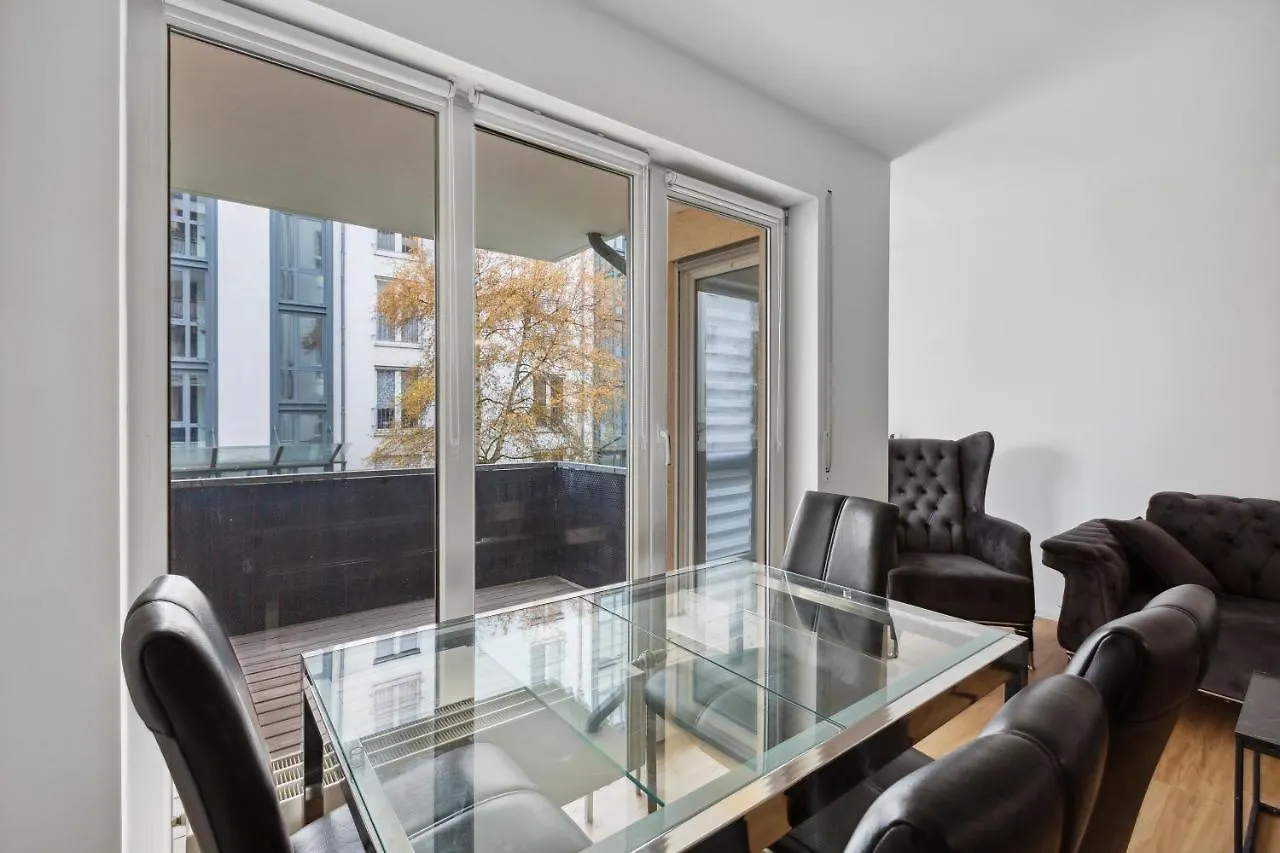 Eindrucksvolle Zwei-Zimmer-Wohnung Mit Balkon Und Grosser Kueche Leipzig